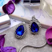 Серьги со стразами 