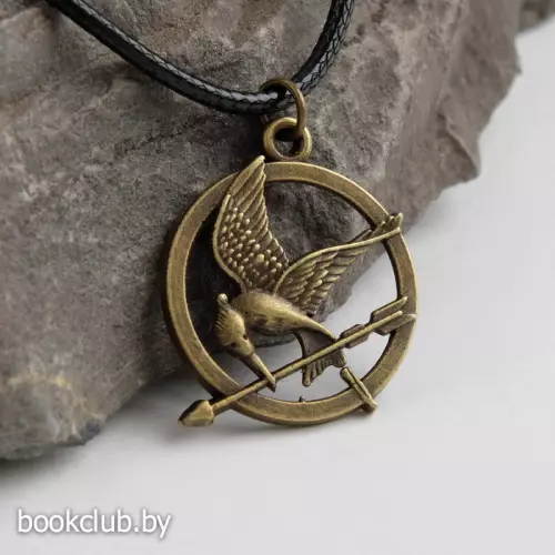 Кулон на шнурке 