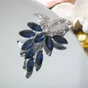 Брошь «Капель» гроздь, цвет бело-синий в серебре