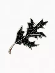 Брошь «Лист Одуванчика», зелёная в чернёном серебре